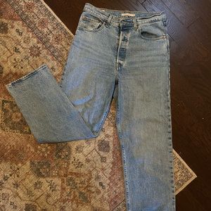 Excellent condition Levi’s Ribcage Straight Jeans size 30 (10)